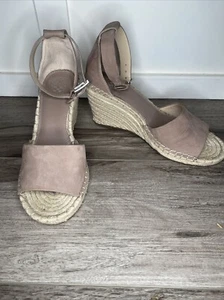 Scarpe donna Vince Camuto beige misura 9,5 M tacco zeppa - Foto 1 di 10