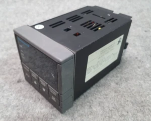 HONEYWELL UDC3000 VERSA-PRO, GE1I-6132 Model: DC300E-E-000-31-00P0-0-GE - Picture 1 of 8