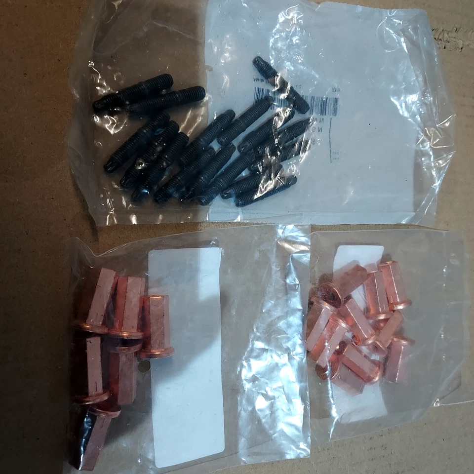 BMW Flange Nut & Stud Kit x 16 Turbo to Head N54 N55 135i 235i 335i 18407502196 - Image 1 of 1