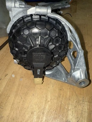 Pair of OEM Engine Mount For Audi A6 A7 Q7 Q8 A8 S4 Q5 Cayenne 3.0 2.9 2019-2025 - Image 1 of 4