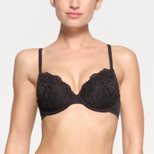 Skims Kim Kardashian Fits Everybody Lace T-Shirt Bra in Onyx Black Size 32C 32D - Picture 1 of 16