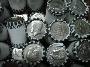 Kennedy Half Dollar Unsearched Bank Rolls! 20 COIN ROLL! Look for silver++ - Picture 1 of 2