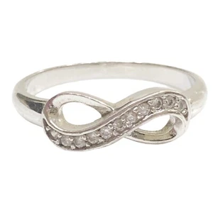 Anillo infinito de plata esterlina Macy's Heart CZ 8 - Imagen 1 de 9