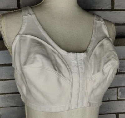 Comfort Choice Women's Front Closure Wireless Bra Size 38DD White - Image 1 of 4