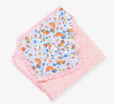 Manta de patoo de lujo con volantes Minky azul primavera Hello Kitty Posh Peanut x Foto 1 de 4