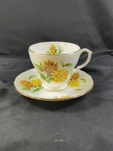 Vintage Royal Staffordshire Herzogin Blumen Tasse & Untertasse mit Gelbgold Mütter - Bild 1 von 12