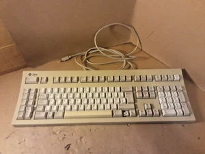 VINTAGE SUN Model Type 5C , UK Keyboard 320-1247-02 Missing One Key - Picture 1 of 10