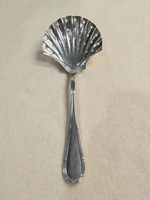 Cuchara perforada para servir verduras Buccellati Parma de plata de ley de 8,5" Foto 1 de 4