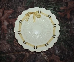 Nuevo plato de caramelo perforado Lenox de 8,5" con encaje dorado - Imagen 1 de 2