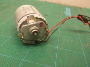 CX042A-CARRIAGE_MOTOR off a HP Photosmart 5520 e-all-in-one Printer DE2 - Picture 1 of 4