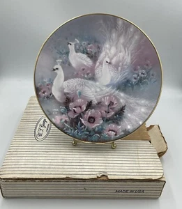 Plato The Peacocks On Wings Of Snow Lena Liu De Colección 1991 - Imagen 1 de 4