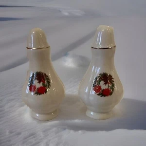 Christmas Holiday Salt & Pepper Shakers Wreaths Ceramic Multicolored 4” - Picture 1 of 3