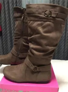 New BEALLS BAY STUDIO Logan taupe suede flat wedge boots 9.5 10 zippers comfy - Picture 1 of 4