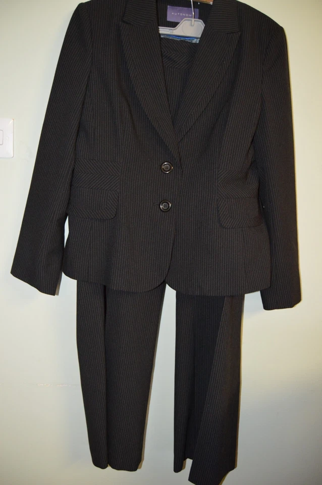 Autonomy size 16P black pin stripe ladies trouser suit - Image 1 of 3