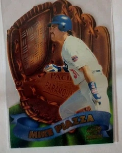 1998 Pacific Paramount  Fielder's Choice Mike Piazza #10 Awesome Die-Cut Insert. - Picture 1 of 2