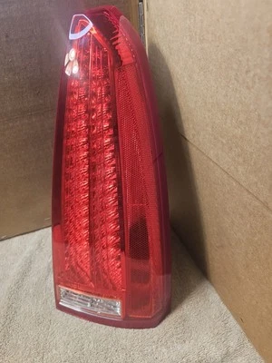 06 07 08 09 10 11 CADILLAC DTS REAR PASSENGER SIDE TAIL LAMP LIGHT 15858152  #P1 - Image 1 of 4