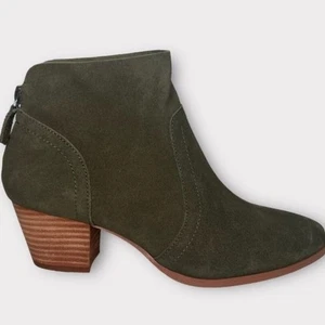 Violet & Red Suede Cupid Bootie Size 6.5 New Leather Block Heel Olive Green - Bild 1 von 9