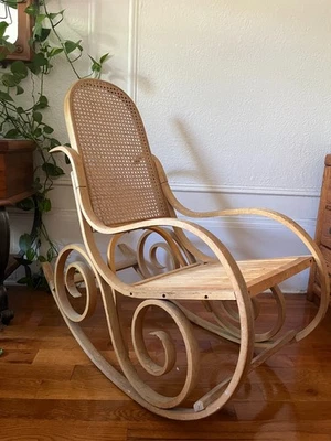 Handmade Amish Made Wooden Rocking Chair from Lancaster County -Recently Crafted - Image 1 of 4