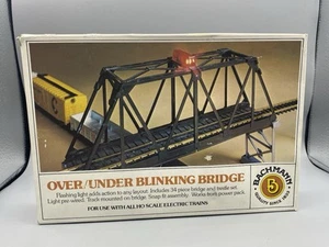 Bachmann 46222 1:87 Ho Scale Over/under Bridge With Flashing Light Plastic Kit - Picture 1 of 6