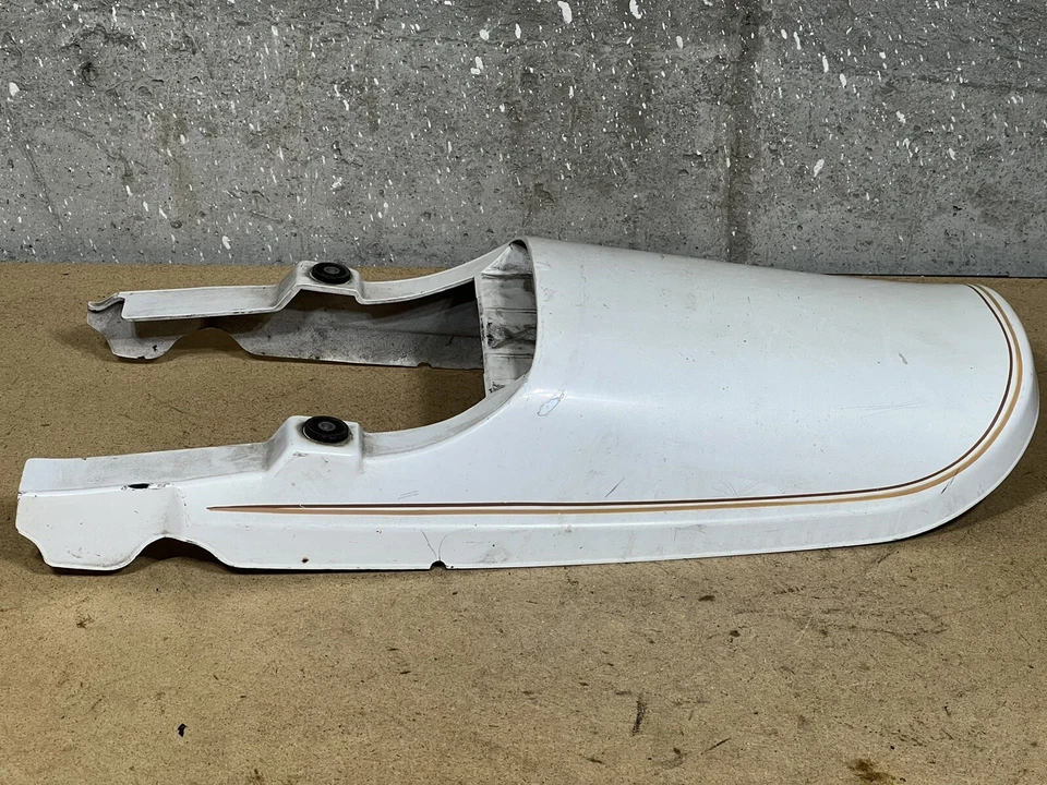 Carenado de sección trasera Kawasaki KZ900 KZ1000 cola de pato pico de pato Foto 1 de 4