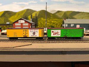 Lot of Two Atlas HO Scale 40' Wood Reefers Tivoli and Finks Super Clean