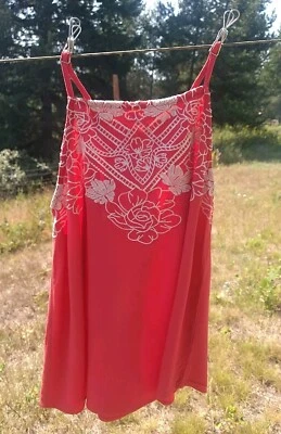 Camiseta sin mangas bordada floral crema y óxido de sombra de ojos talla M Foto 1 de 4