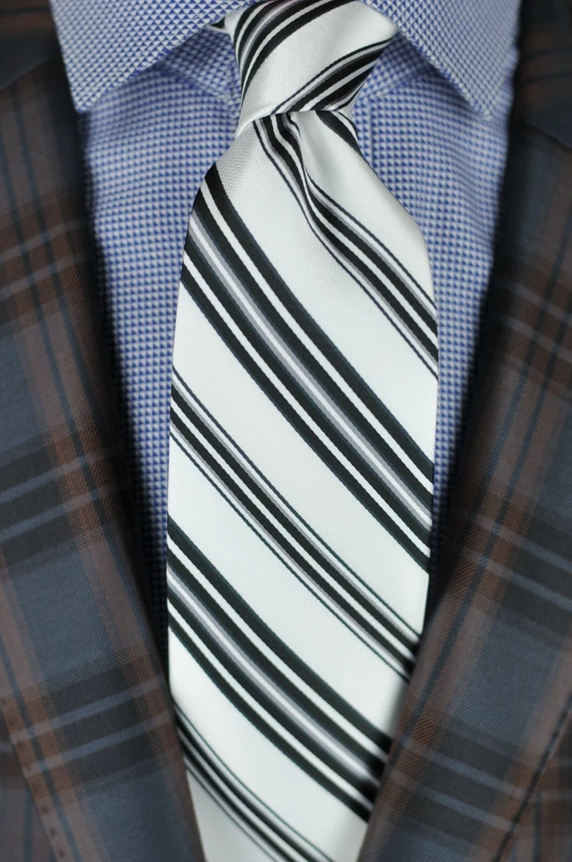 Lord R Colton Studio Tie - Silver White & Black Striped Woven Necktie - $95 Foto 1 de 4