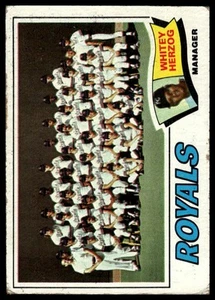 1977 Topps #371 Kansas City Royals / Whitey Herzog - Picture 1 of 2