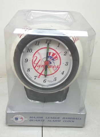 Vintage Sportstime by Bulova New York Yankees Baseball Quartz Alarm Clock RARE Cover