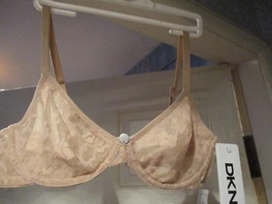 DKNY BEIGE SIGNATURE LACY BRA 32B UNDERWIRED BRAND NEW DESIGN 451238 FREEPOST - Picture 1 of 6
