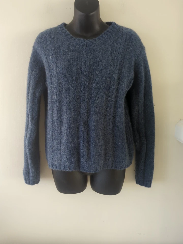 Женский маленький 100% шерсти кабель трикотажа V шеи пуловер Rue 21 темно-синий - Изображение 1 из 4