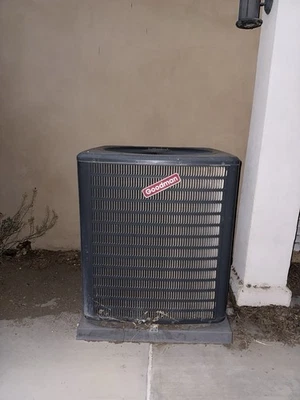 嘉民中央交流冷凝器单元 - 二手,按原样 — 第 1/2 张图片