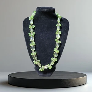 Vintage hellgrüne Kunststoff Perlen Halskette mit abwechselnden Perlen Cluster, Hummer... - Bild 1 von 12