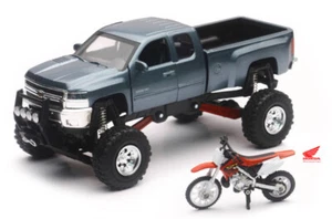 New Ray 1:32 Toy 2017 Chevrolet Silverado 2500HD Off-Road Honda CR250R SS-54426 - Picture 1 of 1