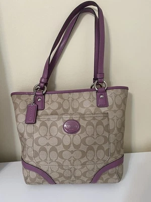Cartera de mano Coach para mujer con ribete lila - Excelente estado Foto 1 de 4