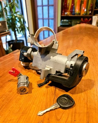 2008 - 2017 BUICK ENCLAVE Ignition Switch With Key & Matching Door Lock OEM - Image 1 of 4