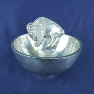 Cuenco decorativo vintage pulido peltre búfalo/bisonte relieve - Imagen 1 de 11