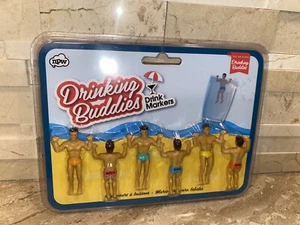 Neu Original Drinking Buddies Getränkemarker Männer in Trunks NPW Bachelorette Bar  - Bild 1 von 2