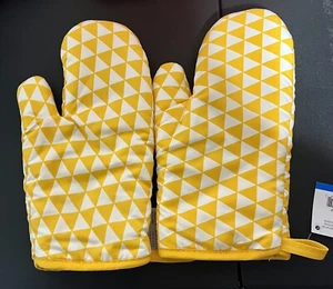 2 Piece Yellow & White Geometric Fabric Oven Mitts Size 5" x 11" NEW - Picture 1 of 6