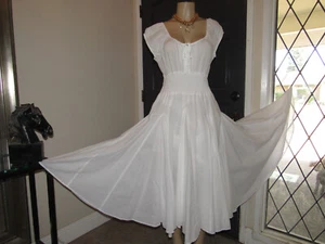White lightweight 100% cotton dress by GRACE Dresses very full skirt Size Large - Imagen 1 de 17