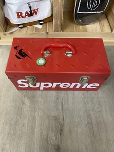 Supreme Diamond Plate Tool Box RedLogo FW18 SIGNED BY SUPREME PATTY(display) - Picture 1 of 10