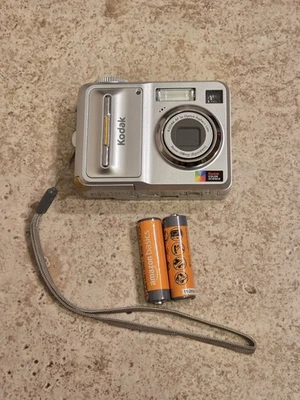 Kodak EasyShare C653 Digital Camera 6.1 MP 3X Optical Zoom LCD Silver * TESTED * - Image 1 of 4