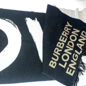 Burberry London Lana Orgánica Amor Bufanda Unisex Negro Suave Regalo Nuevos Combinaciones Cartera - Imagen 1 de 7