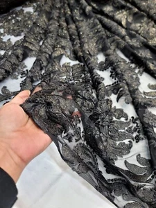 Bestickter Stretch Spitze Bekleidungsstoff durchsichtig schwarz Blumen Goldakzent - 52" breit - Bild 1 von 10