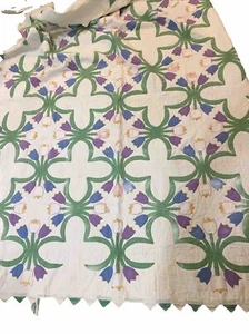 VTG TULIP Colorful QUILT APPLIQUE PATCHWORK SCALLOPED EDGES 62X 74” QUEEN *Worn! - Bild 1 von 11