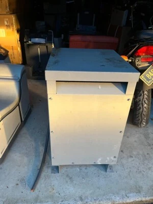 FEDERAL PACIFIC 15 KVA TRANSFORMER Model T204H15E Foto 1 de 4