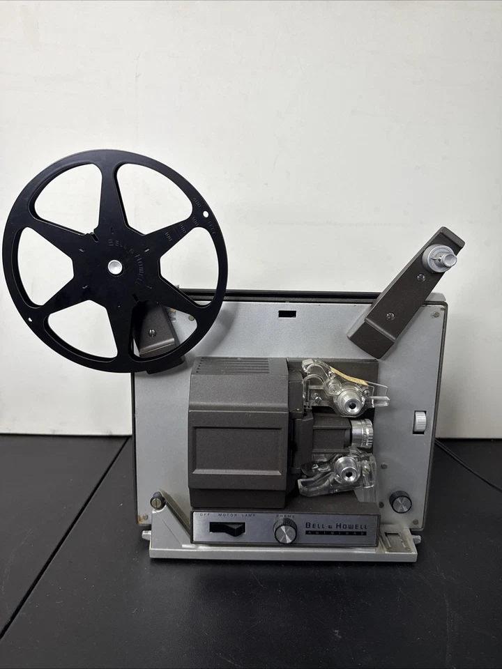 Proiettore Vintage Bell & Howell 356A Super 8mm Caricamento Automatico Testato Funzionante No Lampadina* - Immagine 1 di 4