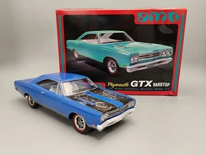 Kit modelo AMT 1969 Plymouth GTX techo rígido escala 1:25 construcción 1 de 2 motores AMT1483 - Imagen 1 de 16