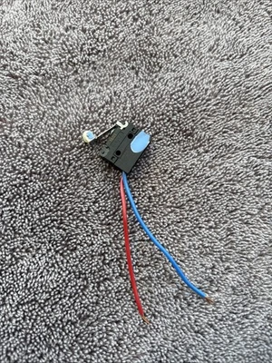 Jaguar S-Type 2000 palanca de cambios techo microinterruptor usado. Foto 1 de 4