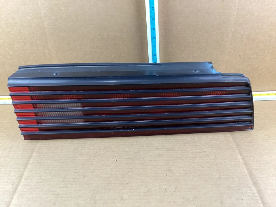 1982-1985 Pontiac Firebird conjunto de lanterna traseira direita lateral do passageiro - Imagem 1 de 4